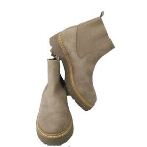 Dolce Vita Lobera Chelsea Boot Sz 6 Slip On Faux Leather Taupe Beige Tan